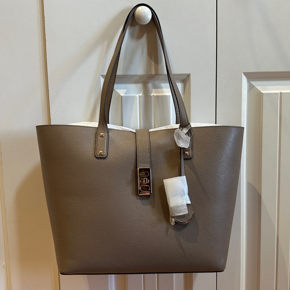 NWOT Michael Kors Karson Carryall Leather Tote Taupe Color Gold Turnlock Closure